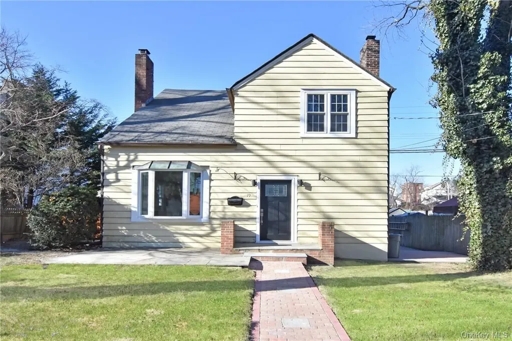 19 Longmeadow Road Yonkers NY 10704