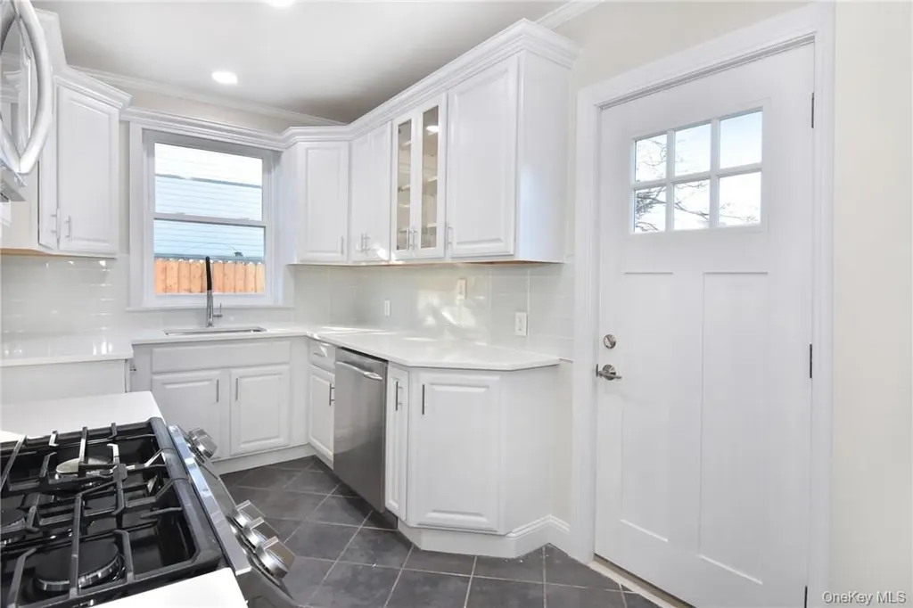 19 Longmeadow Road Yonkers NY 10704