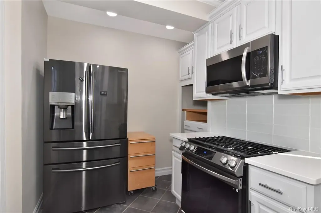 19 Longmeadow Road Yonkers NY 10704