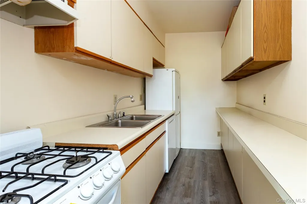 5629 Sylvan Avenue Bronx NY 10471