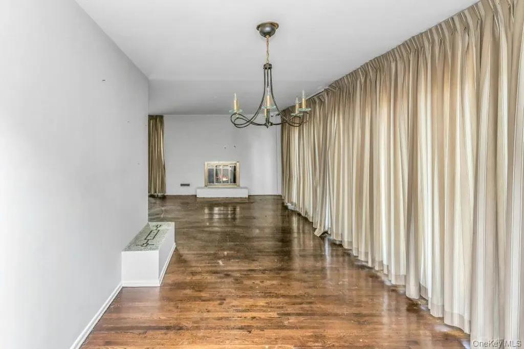 14 Central Park Road Plainview NY 11803