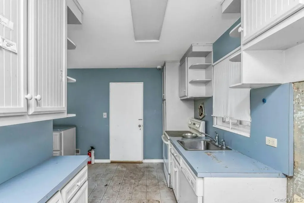 14 Central Park Road Plainview NY 11803