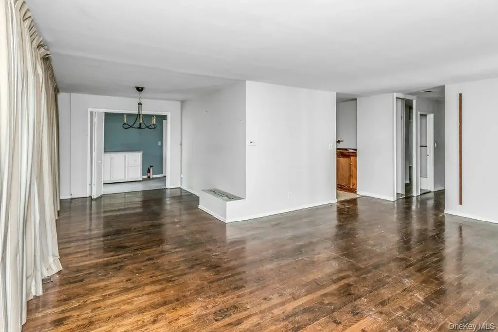 14 Central Park Road Plainview NY 11803
