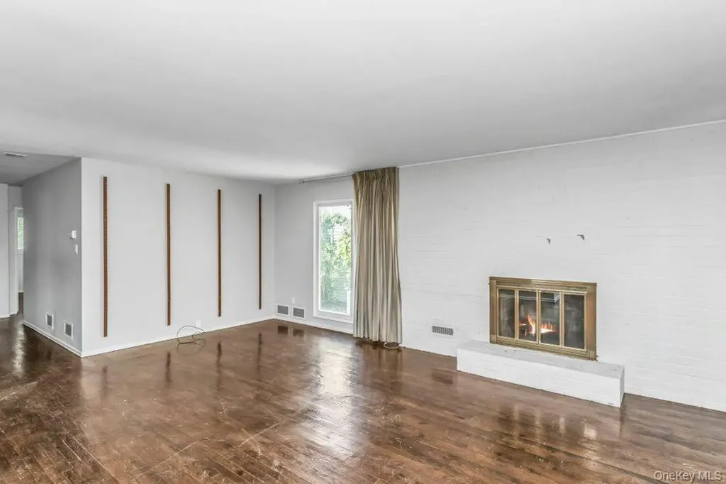 14 Central Park Road Plainview NY 11803