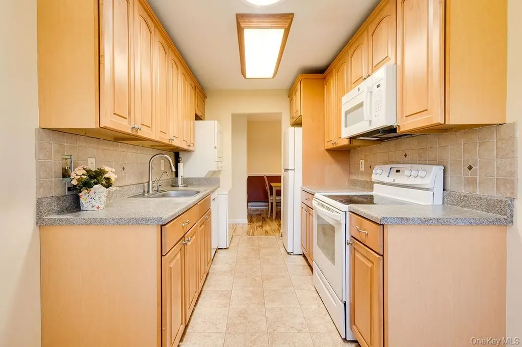 604 Cabot Court E Saint James NY 11780