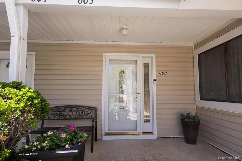 604 Cabot Court E Saint James NY 11780