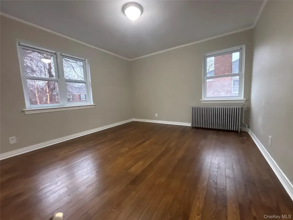 37 Spruce Street Great Neck NY 11021