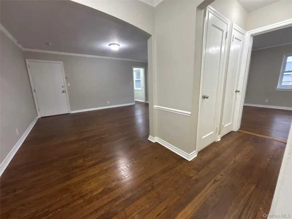 37 Spruce Street Great Neck NY 11021