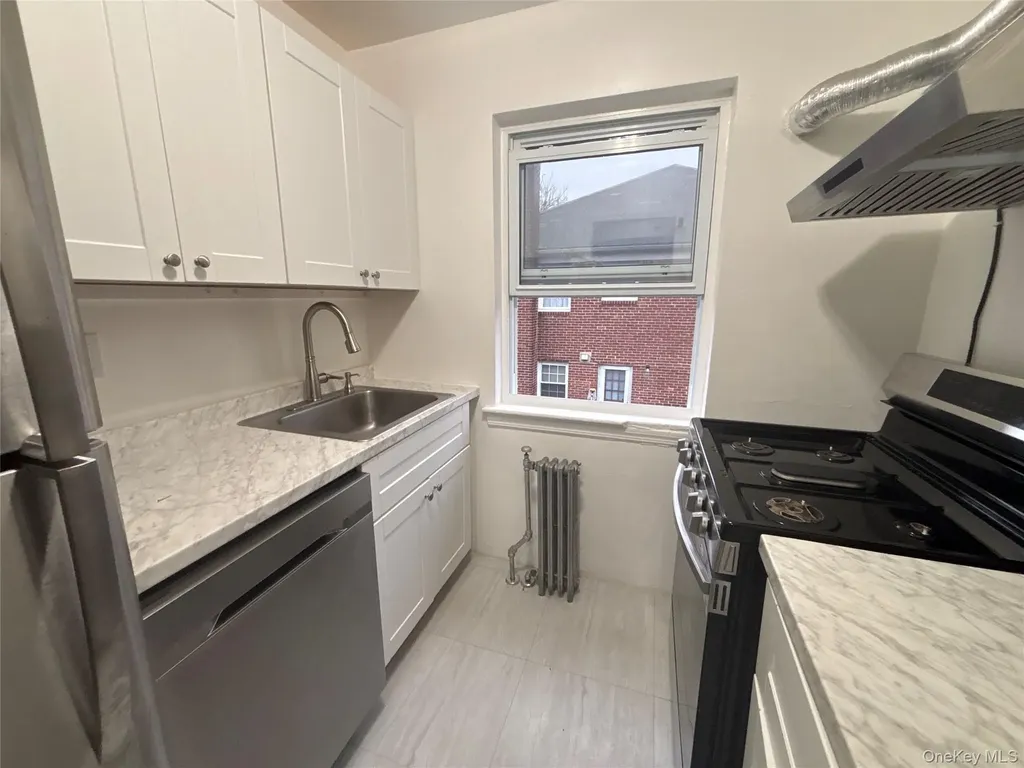 37 Spruce Street Great Neck NY 11021