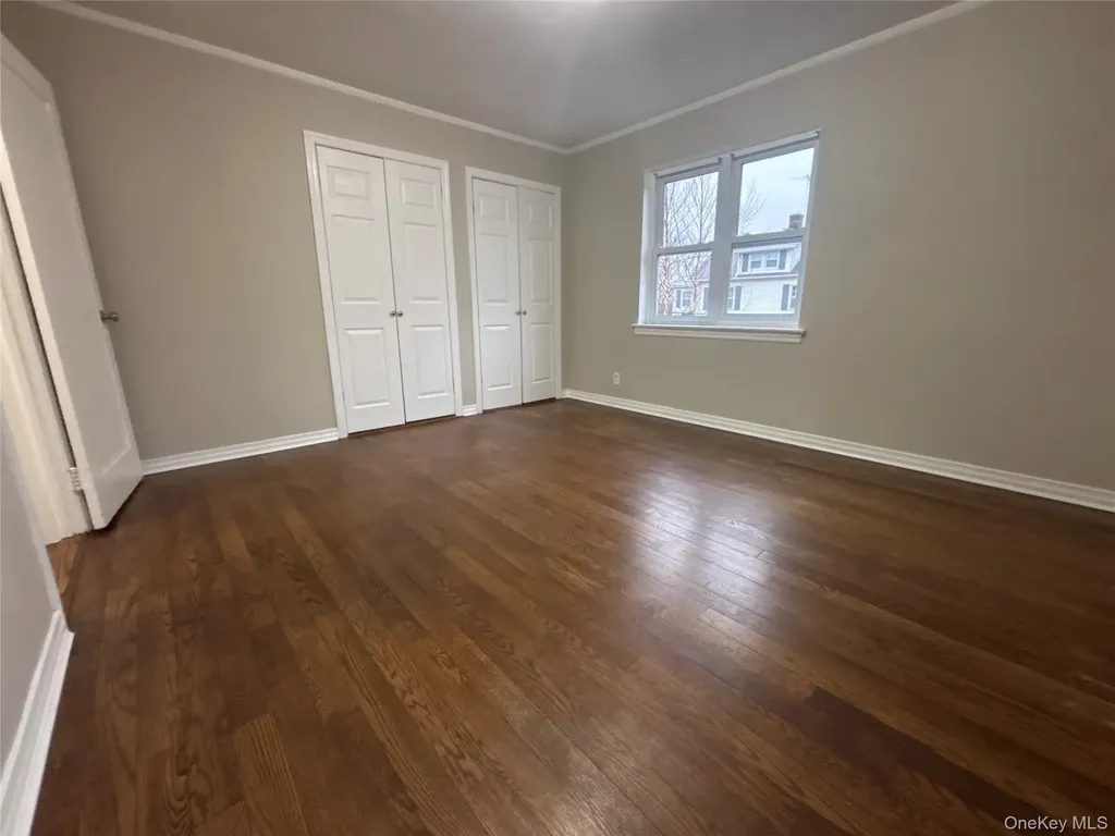 37 Spruce Street Great Neck NY 11021