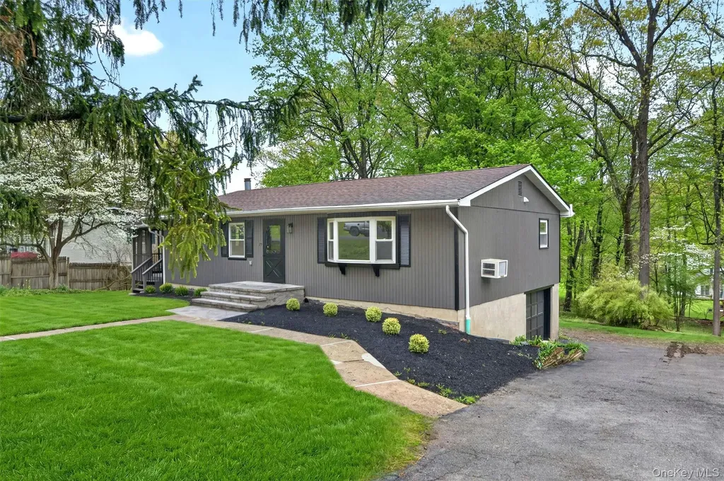 25 Kings Drive Newburgh NY 12589