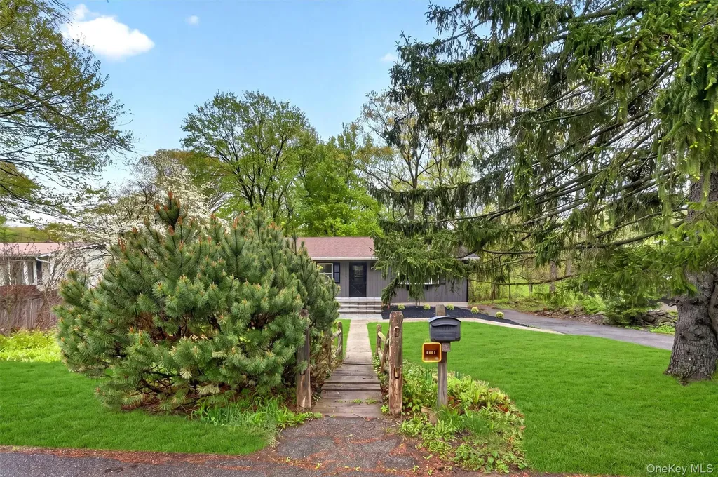25 Kings Drive Newburgh NY 12589