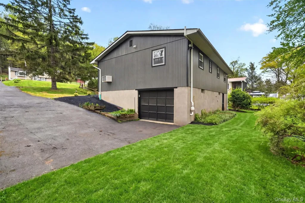 25 Kings Drive Newburgh NY 12589