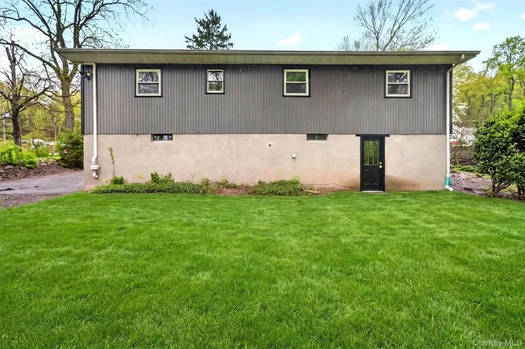 25 Kings Drive Newburgh NY 12589