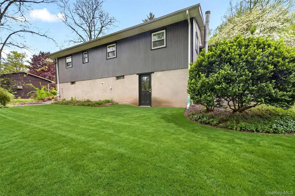 25 Kings Drive Newburgh NY 12589