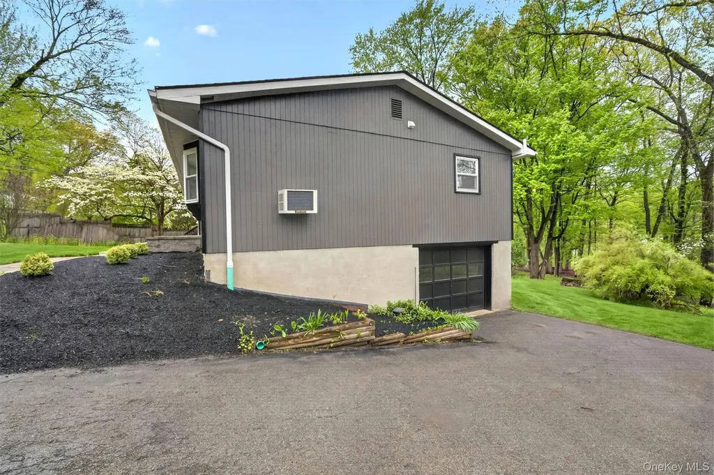 25 Kings Drive Newburgh NY 12589