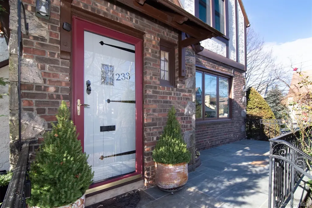 233 Kneeland Avenue Yonkers NY 10705