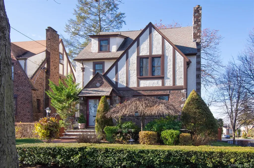 233 Kneeland Avenue Yonkers NY 10705