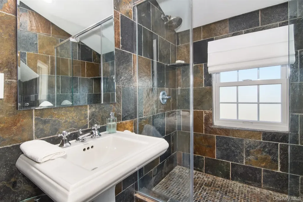 233 Kneeland Avenue Yonkers NY 10705