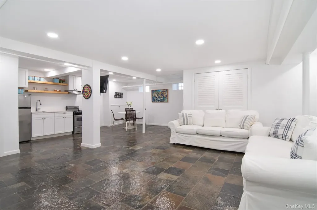233 Kneeland Avenue Yonkers NY 10705