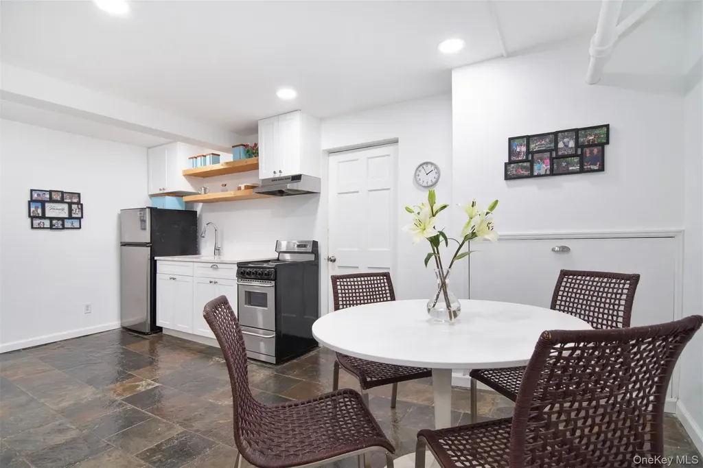 233 Kneeland Avenue Yonkers NY 10705