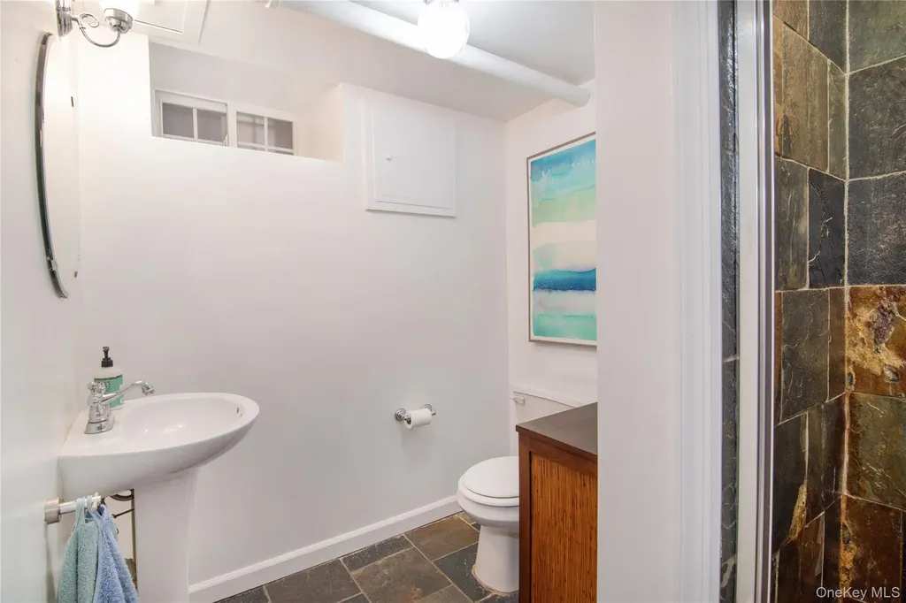 233 Kneeland Avenue Yonkers NY 10705
