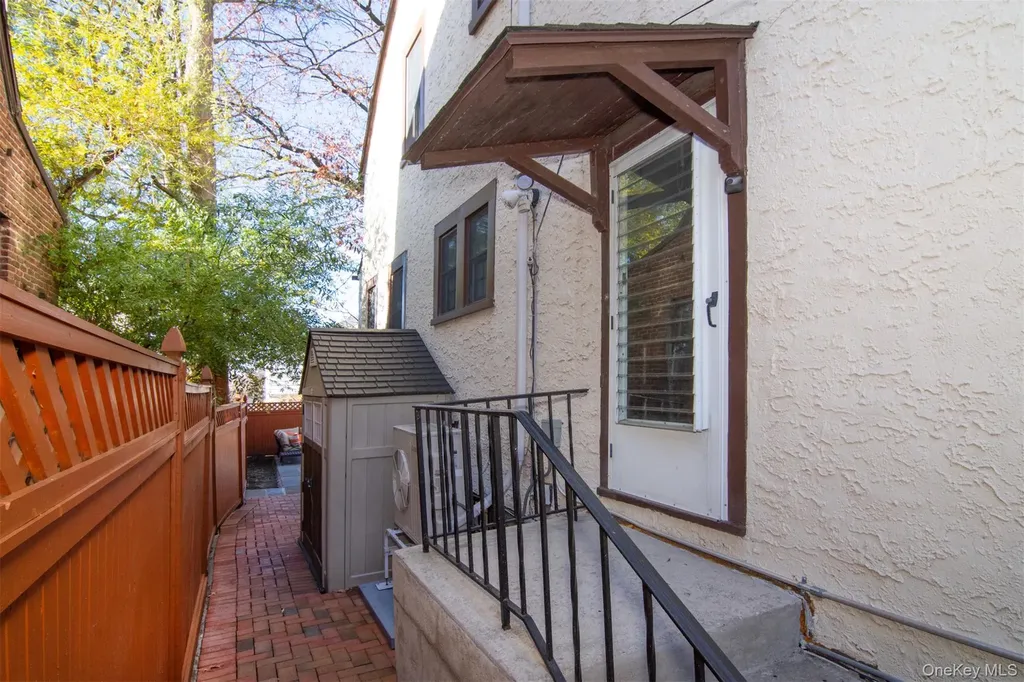 233 Kneeland Avenue Yonkers NY 10705