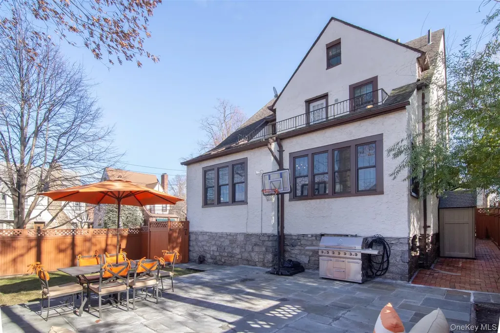233 Kneeland Avenue Yonkers NY 10705