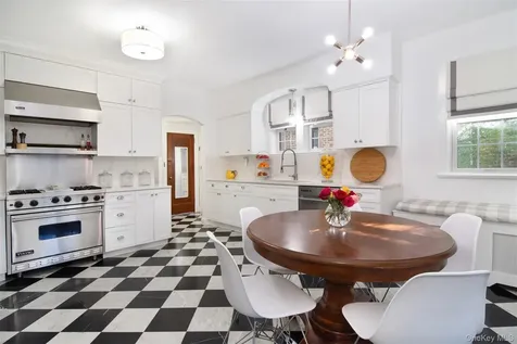 233 Kneeland Avenue Yonkers NY 10705