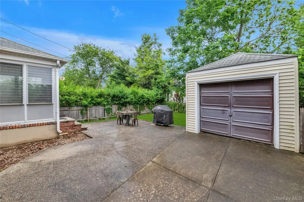 275 New Hyde Park Road Garden City NY 11530