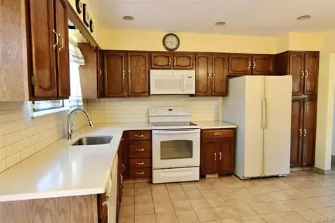 27 Skyview Lane New Rochelle NY 10804