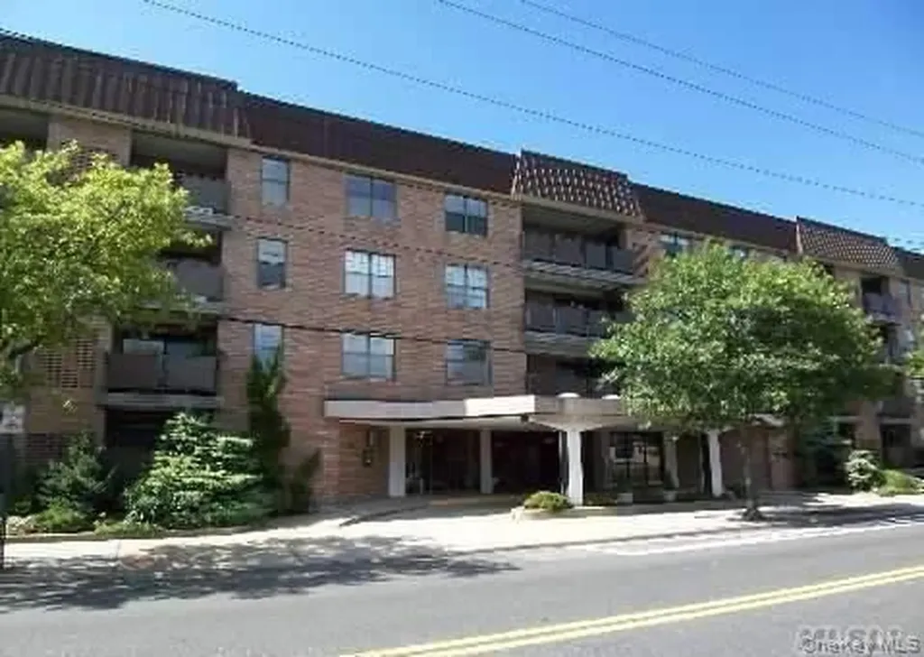 360 Central Avenue Lawrence NY 11559