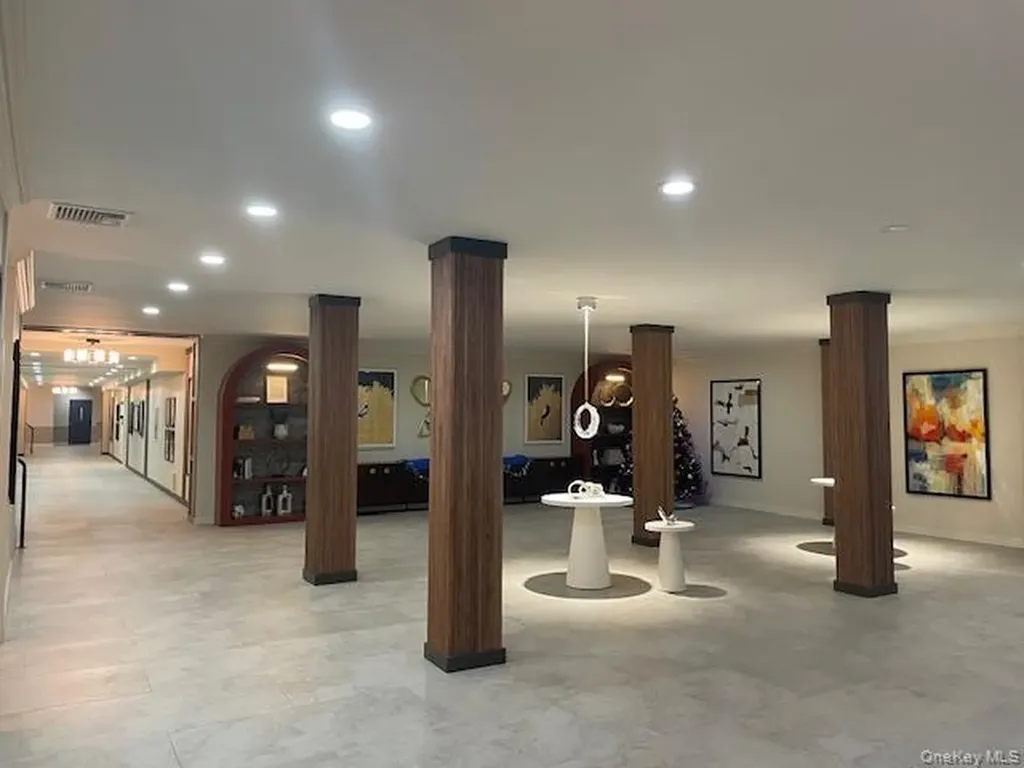 360 Central Avenue Lawrence NY 11559