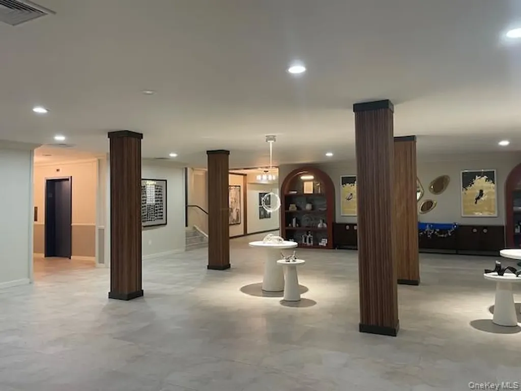 360 Central Avenue Lawrence NY 11559
