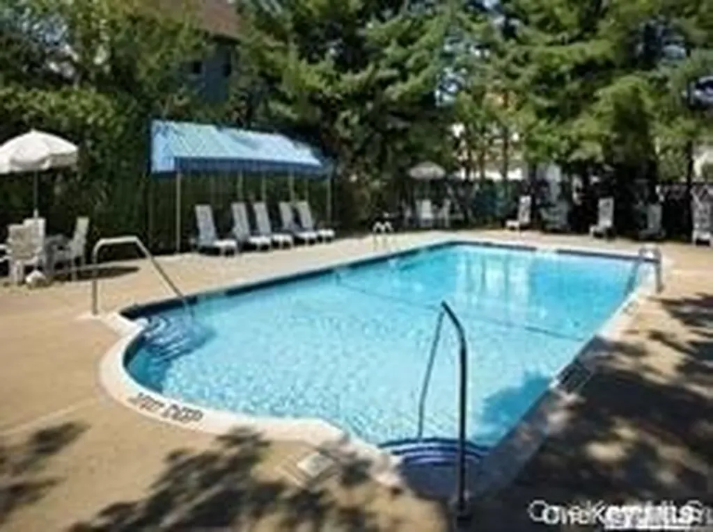 360 Central Avenue Lawrence NY 11559