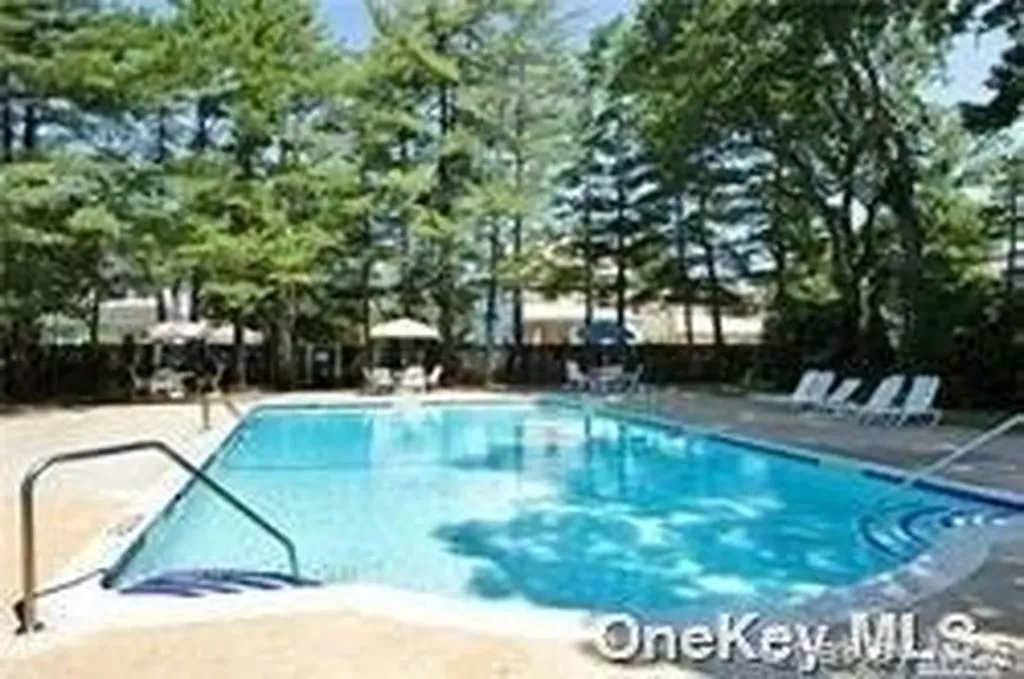360 Central Avenue Lawrence NY 11559