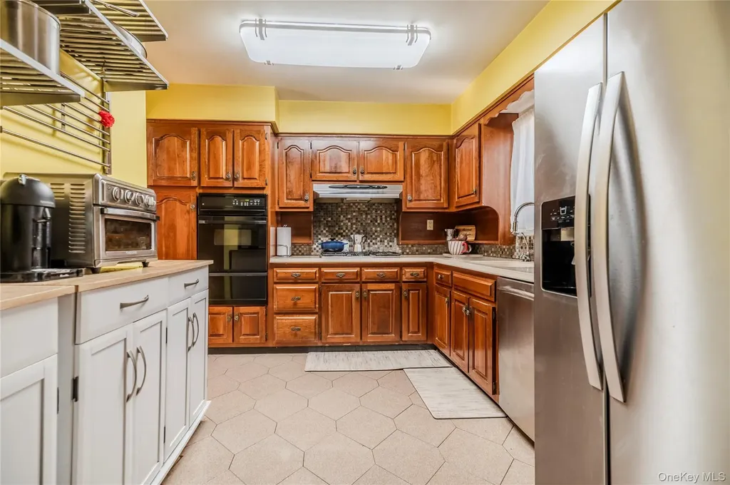 160-11 24th Avenue Whitestone NY 11357