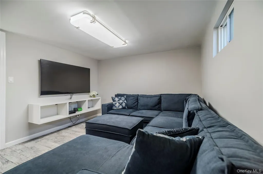160-11 24th Avenue Whitestone NY 11357