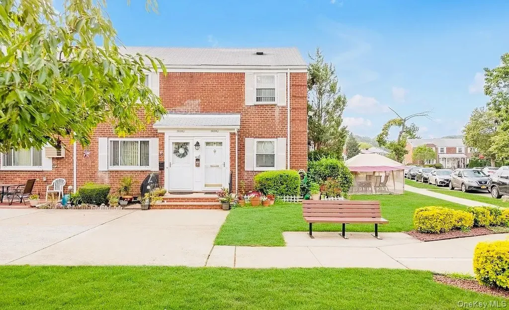 245-24 77 Crescent Bellerose NY 11426