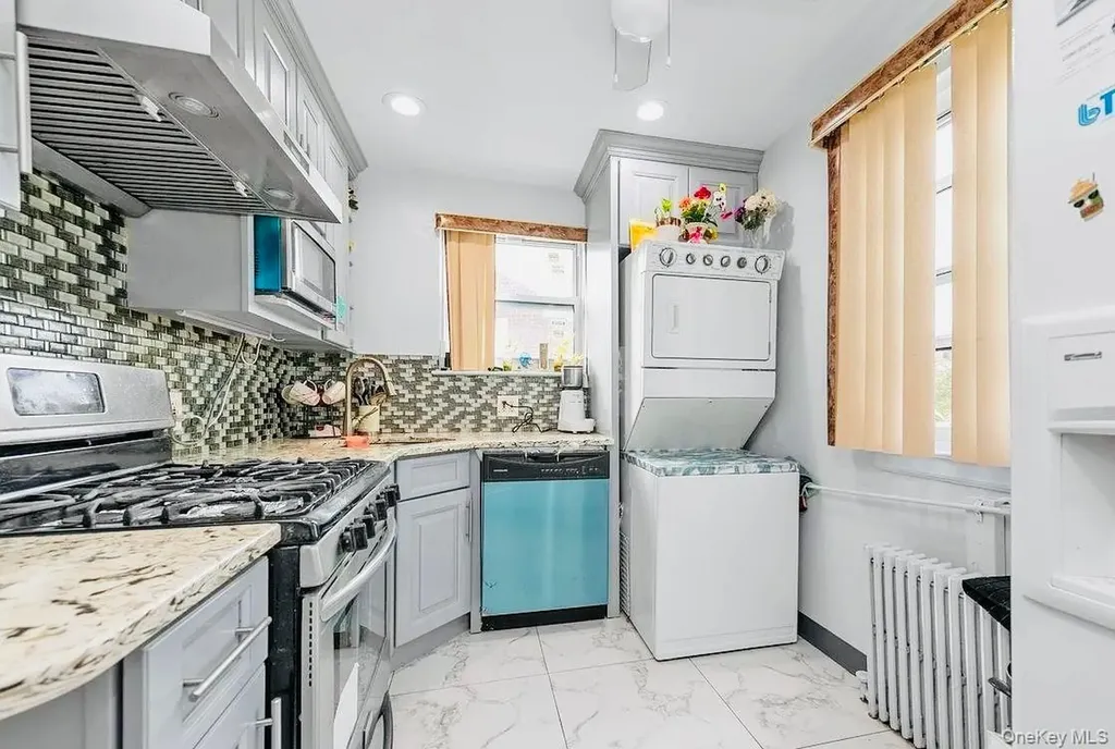 245-24 77 Crescent Bellerose NY 11426