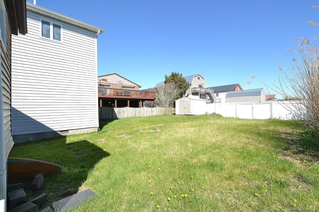 54 Bayview Avenue W Lindenhurst NY 11757