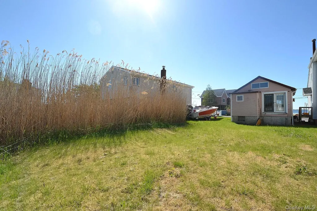 54 Bayview Avenue W Lindenhurst NY 11757