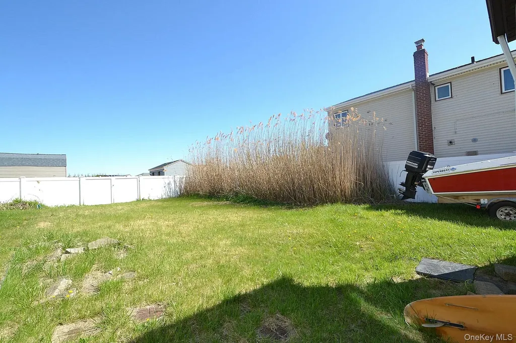 54 Bayview Avenue W Lindenhurst NY 11757