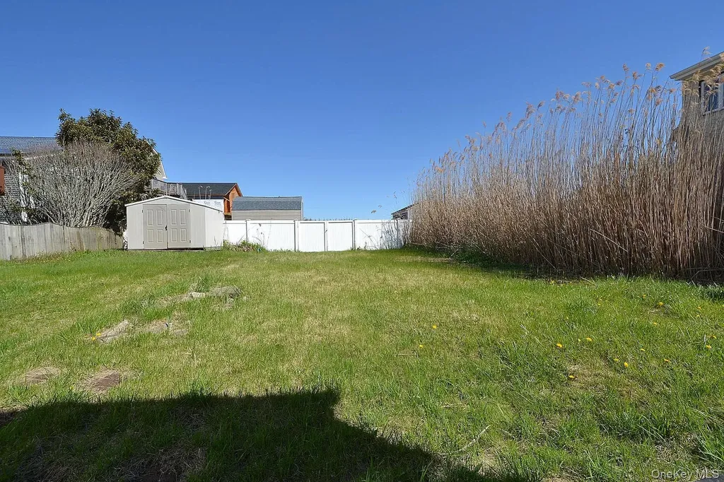 54 Bayview Avenue W Lindenhurst NY 11757
