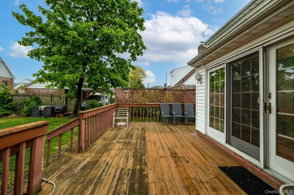 91 Lutz Drive Valley Stream NY 11580