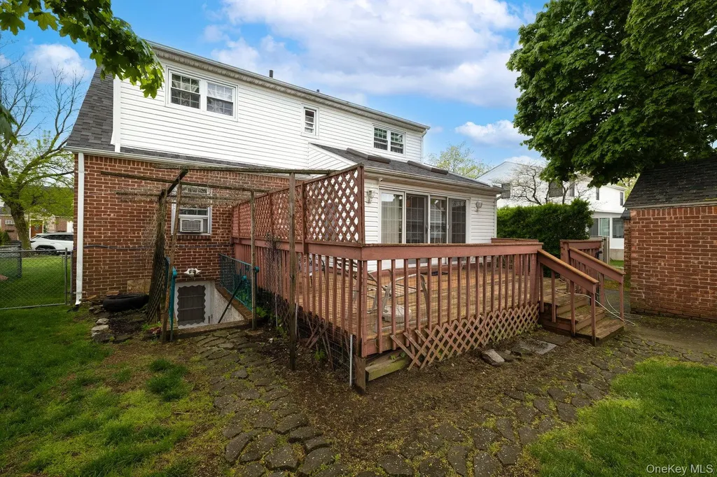 91 Lutz Drive Valley Stream NY 11580