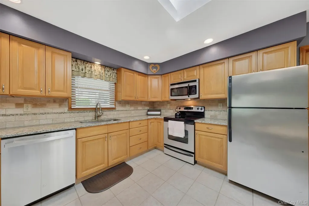 8 Meadow Court Carmel NY 10512