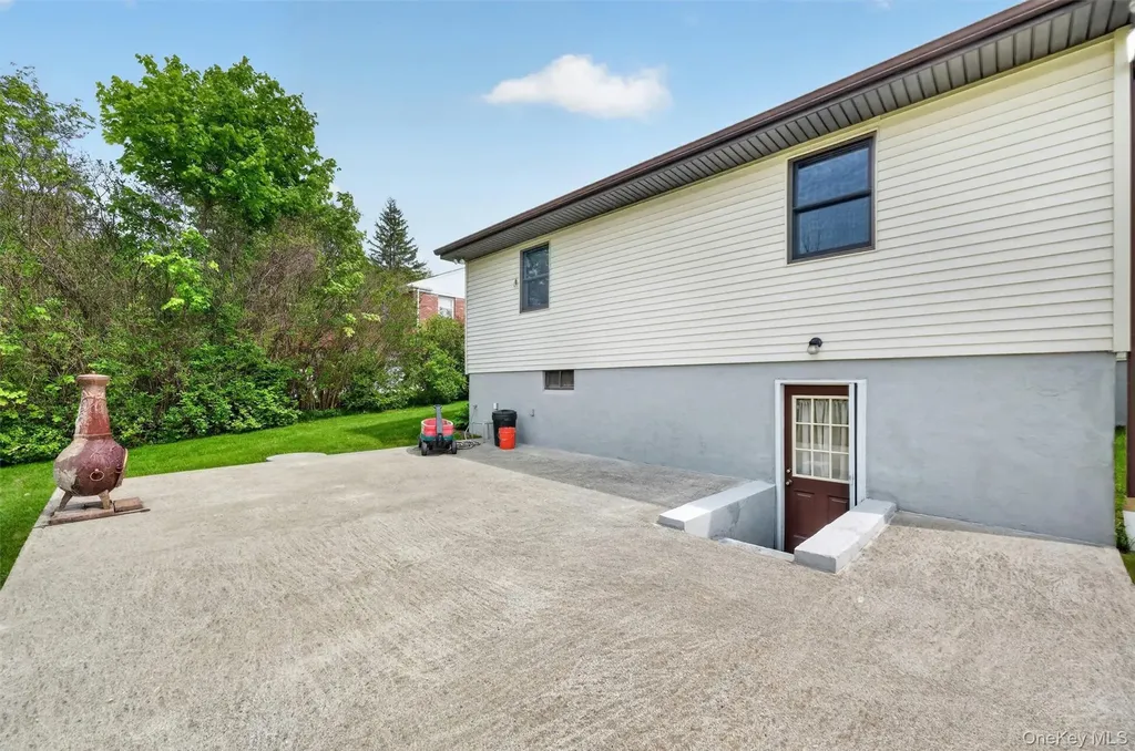8 Meadow Court Carmel NY 10512