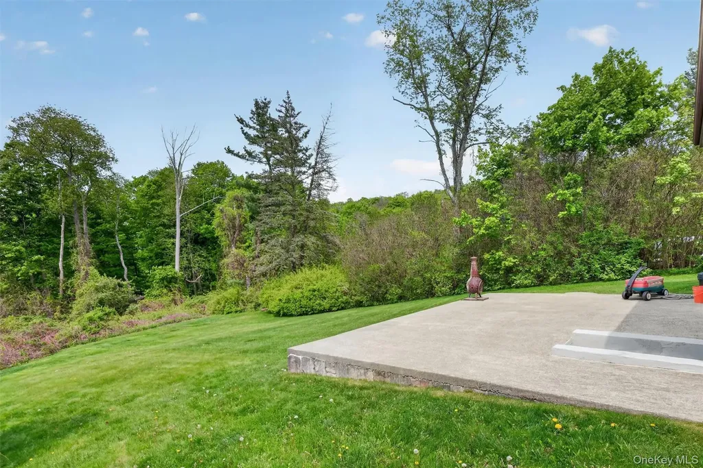 8 Meadow Court Carmel NY 10512