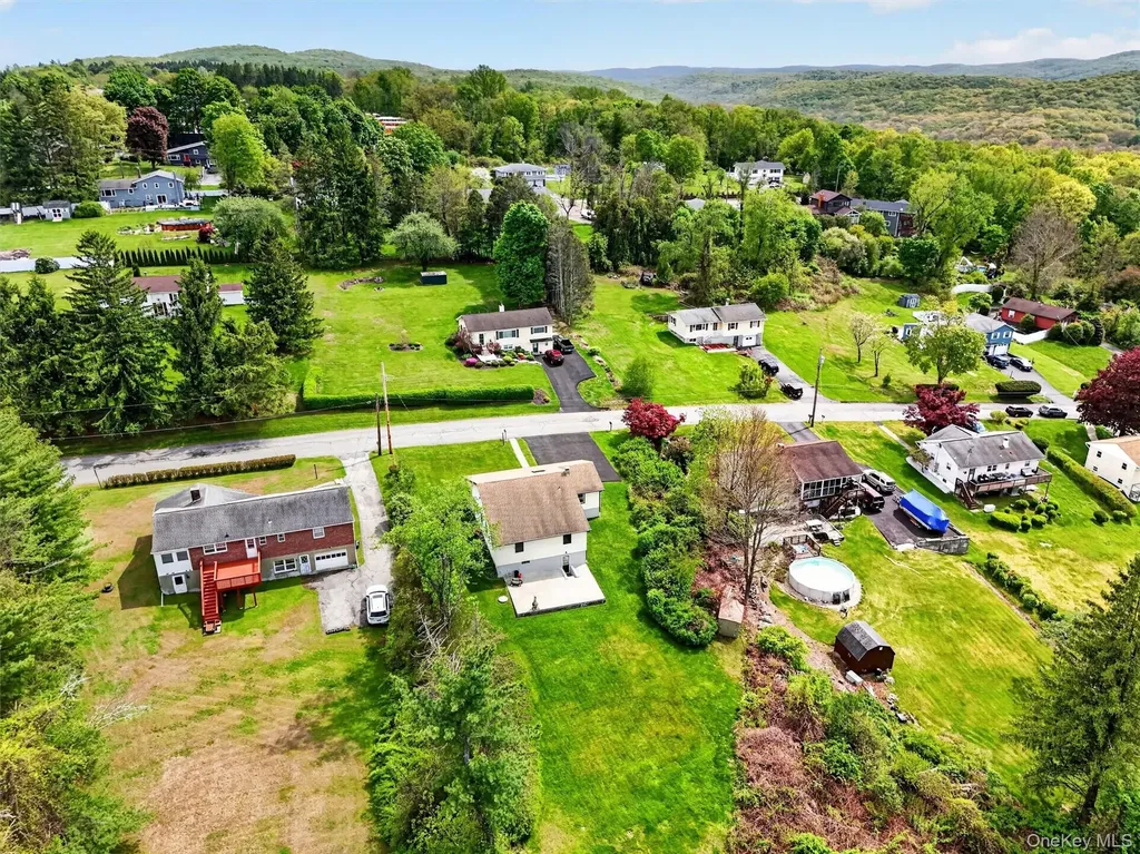 8 Meadow Court Carmel NY 10512